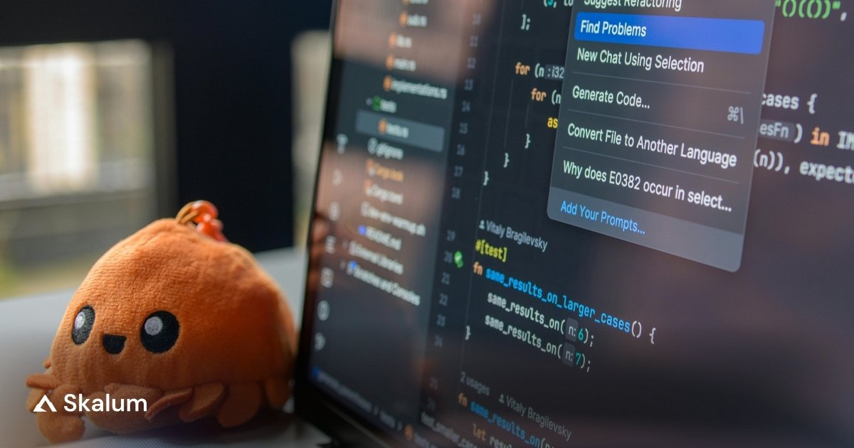 MacBook mit Liquid-Code und CSS für eine Custom-CSS-Shopify-Anpassung