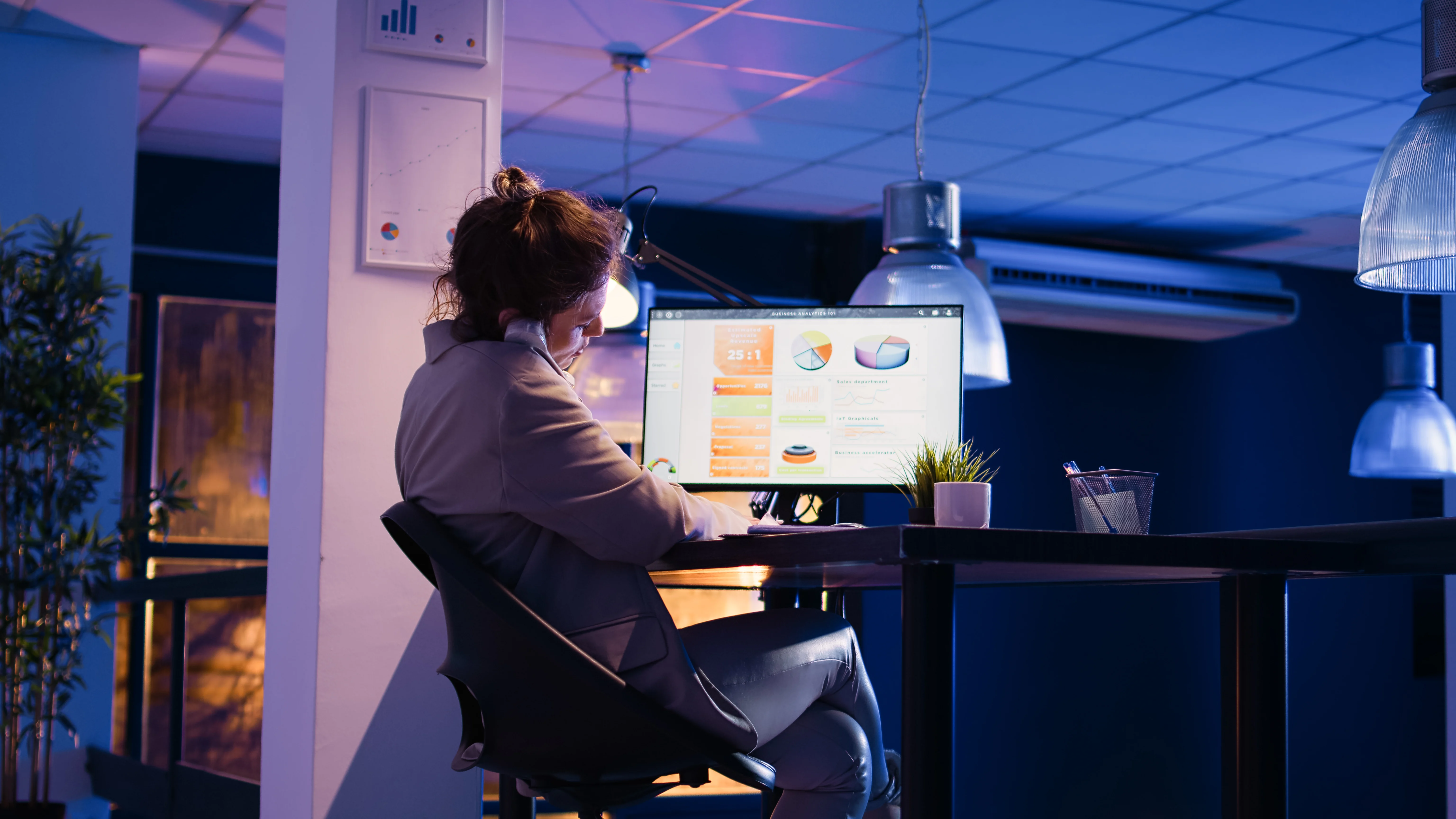 Marketer reviewing Klaviyo customer segments on a laptop to decide which buyers should receive a discount and which should not