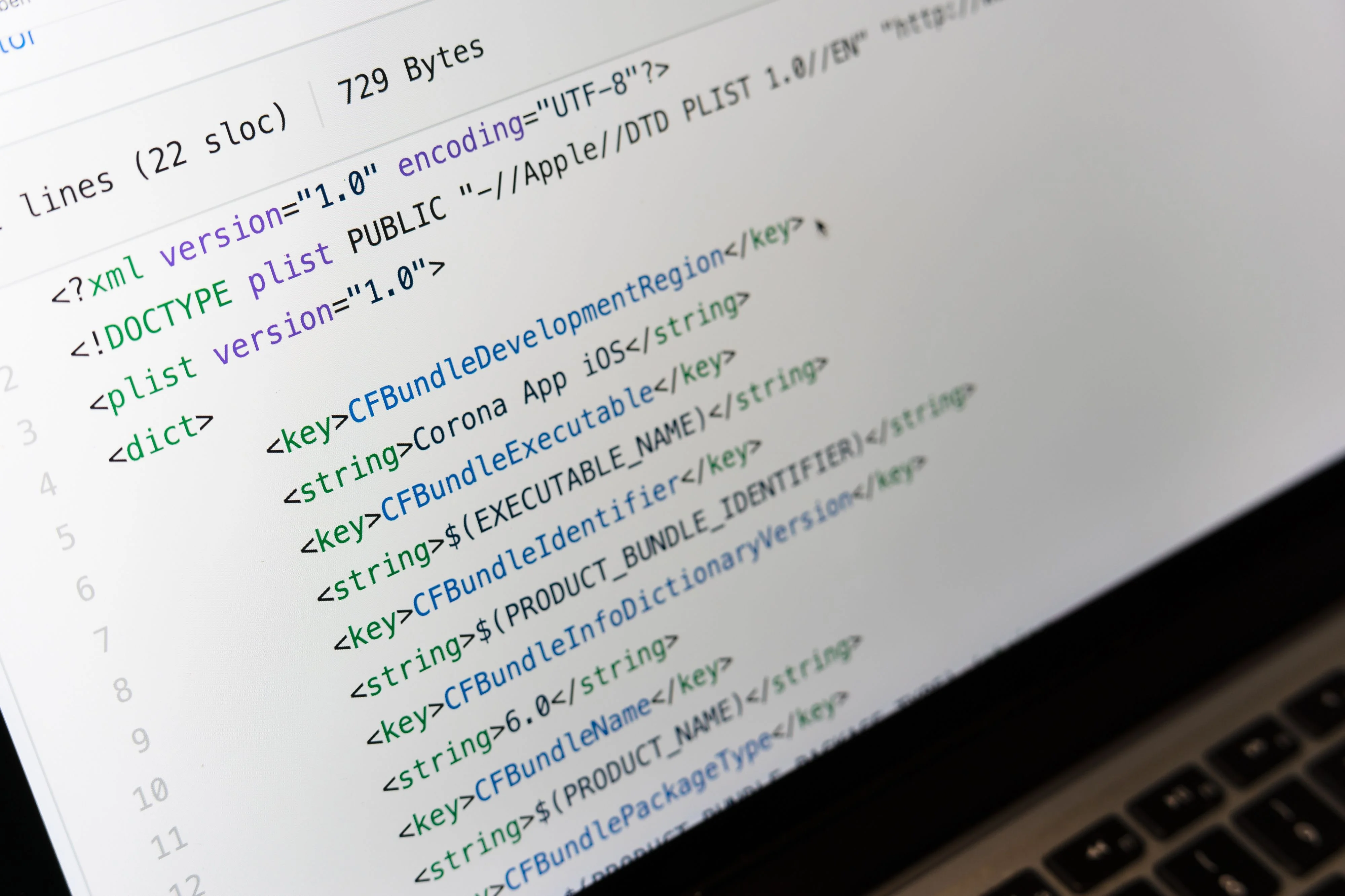 Tabellenansicht mit Shopify SEO-Titel- und Meta-Description-Spalten, exportiert für die Bulk-Bearbeitung eines großen Produktkatalogs